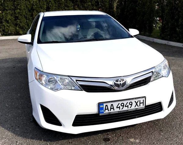 072 Toyota Camry V50 белая авто на свадьбу 3RZK