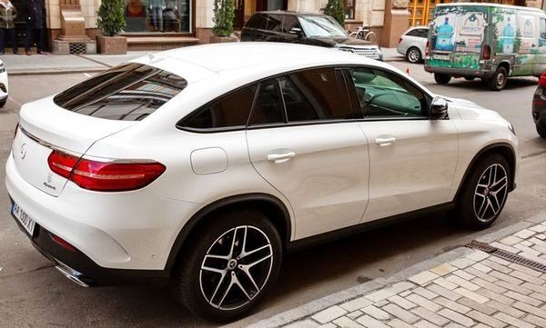 300 Внедорожник Mercedes GLE 2019 белый 2ERQ