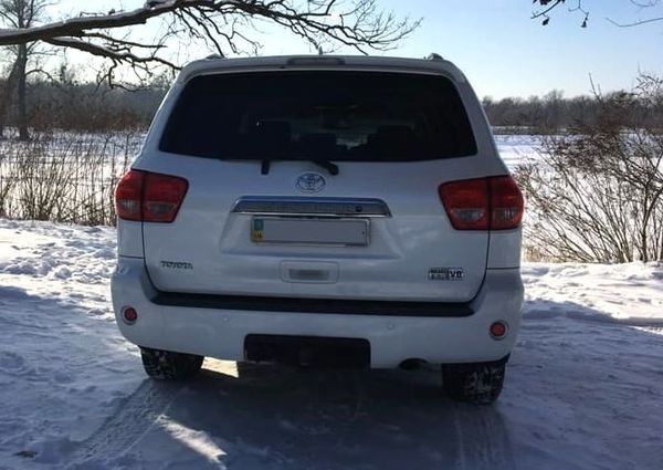 238 Внедорожник Toyota Sequoia белая на свадьбу jLZ7