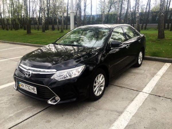 151 Toyota Camry V55 черная 2016 авто на свадьбу 28yA