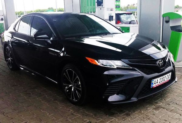149 Toyota Camry V70 черная 2018 2V0y