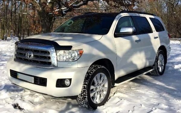 238 Внедорожник Toyota Sequoia белая на свадьбу jLZ7
