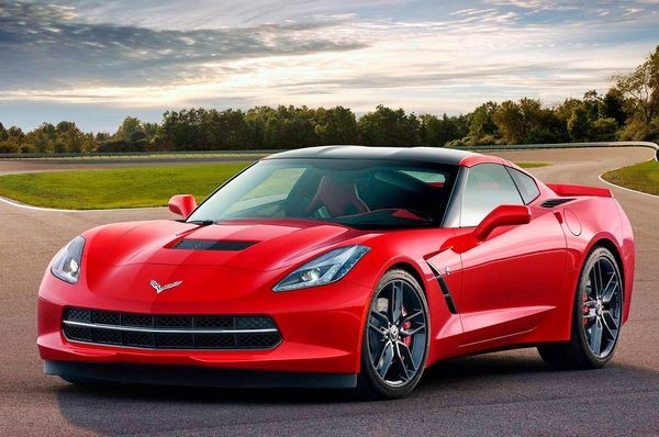 366 Кабриолет CHEVROLET CORVETTE TARGA красный 3XRa
