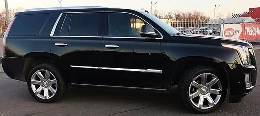 360 Cadillac Escalade черный new на свадьбу 3Aeg