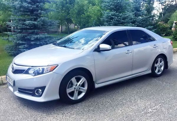 148 Toyota Camry V50 серебристая авто на свадьбу jmNQ