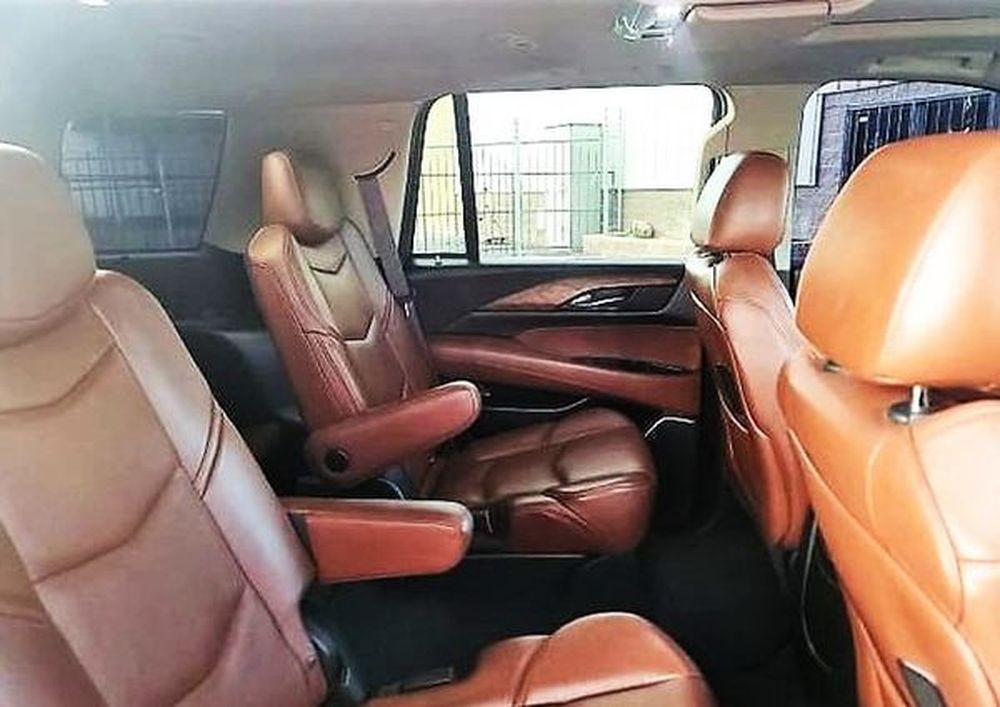 360 Cadillac Escalade черный new на свадьбу 3Aeg