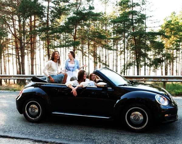 391 Кабриолет Volkswagen Beetle черный на свадьбу съемки jmBp