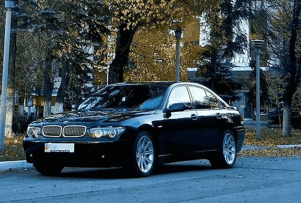 118 BMW 745L черный авто на свадьбу 2W9b