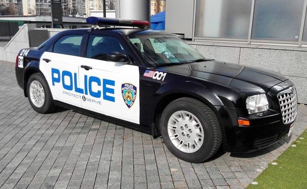 164 автомобиль полиции New York 2e9B