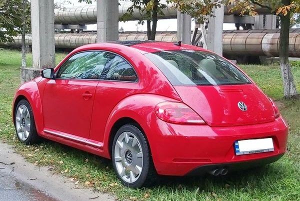234 Volkswagen New Beetle красный 2KQe