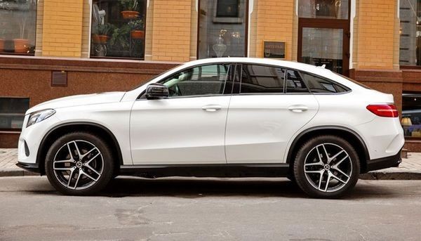 300 Внедорожник Mercedes GLE 2019 белый 2ERQ