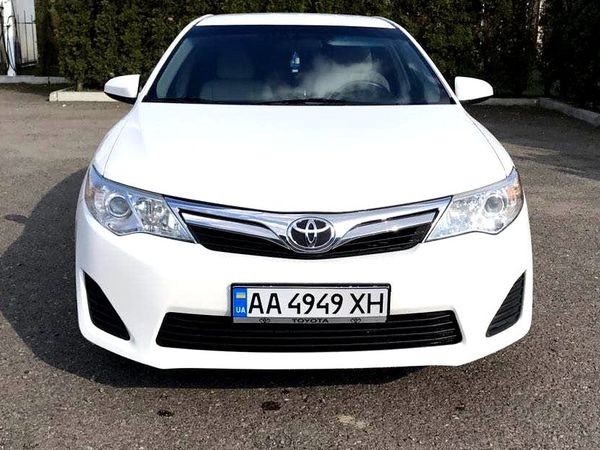 072 Toyota Camry V50 белая авто на свадьбу 3RZK