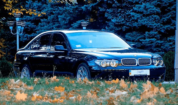 118 BMW 745L черный авто на свадьбу 2W9b