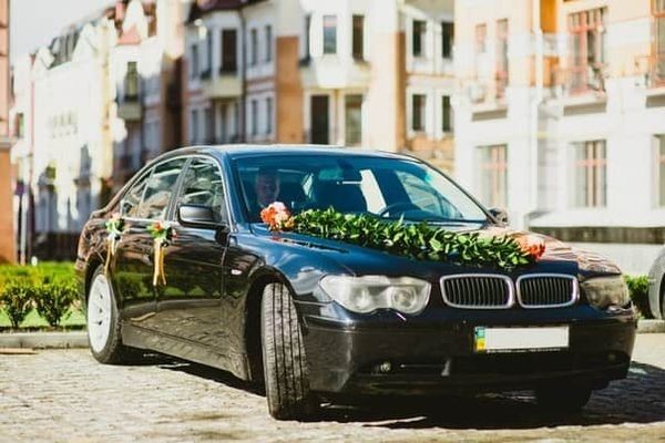 118 BMW 745L черный авто на свадьбу 2W9b
