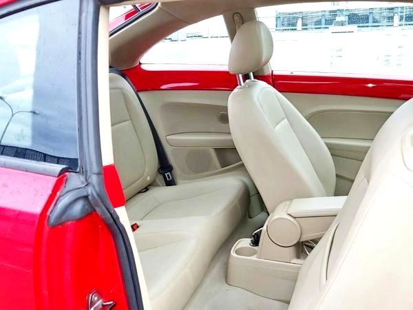 234 Volkswagen New Beetle красный 2KQe
