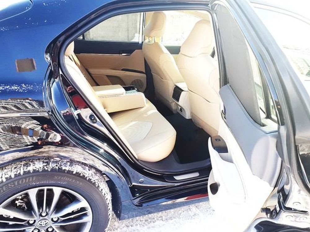 150 Toyota Camry V70 черная 2019 авто на свадьбу jvnn