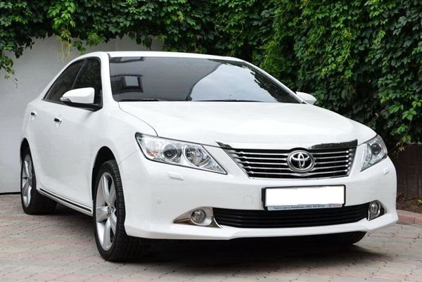 153 Toyota Camry V50 белая авто на свадьбу 2qp0