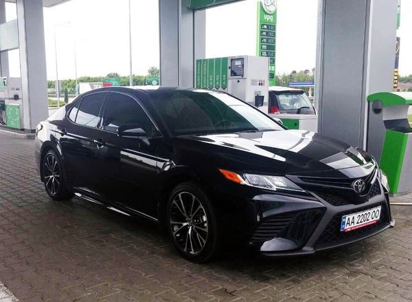 149 Toyota Camry V70 черная 2018 2V0y