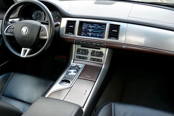 124 Jaguar XF белый авто на свадьбу 21NZ