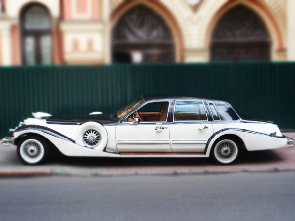 191 Ретро автомобиль Excalibur черно-белый jNDp