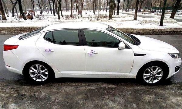 228 Kia Optima белый авто на свадьбу 2BVY