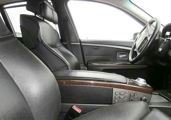 118 BMW 745L черный авто на свадьбу 2W9b