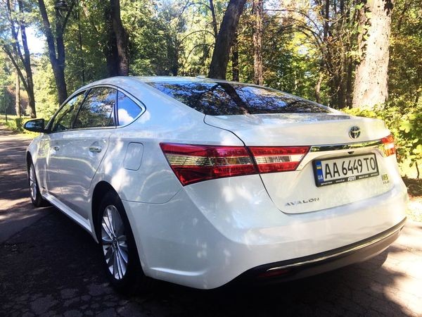 147 Toyota Avalon белая авто на свадьбу 3a9v