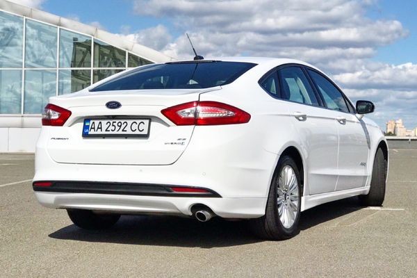 368 Ford Fusion 2015 белый авто на свадьбу j5WY