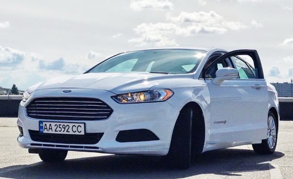 368 Ford Fusion 2015 белый авто на свадьбу j5WY