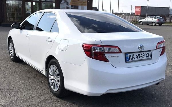 072 Toyota Camry V50 белая авто на свадьбу 3RZK