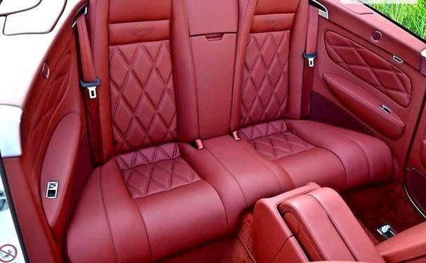 217 Кабриолет Bentley Continental GT белый 2yAA