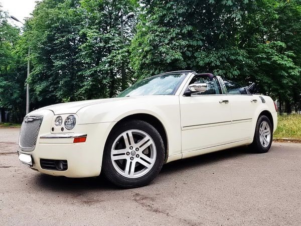 220 Кабриолет Chrysler 300C белый авто на свадьбу lpNw
