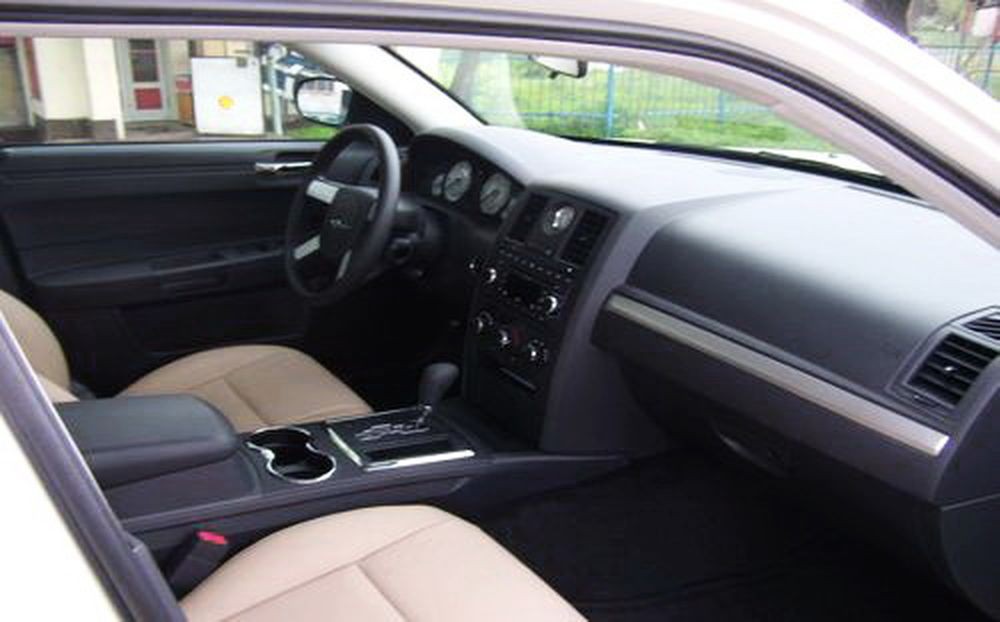 130 Chrysler 300C ванильный авто на свадьбу 2wv9