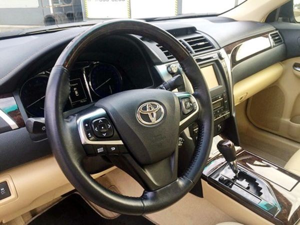 151 Toyota Camry V55 черная 2016 авто на свадьбу 28yA
