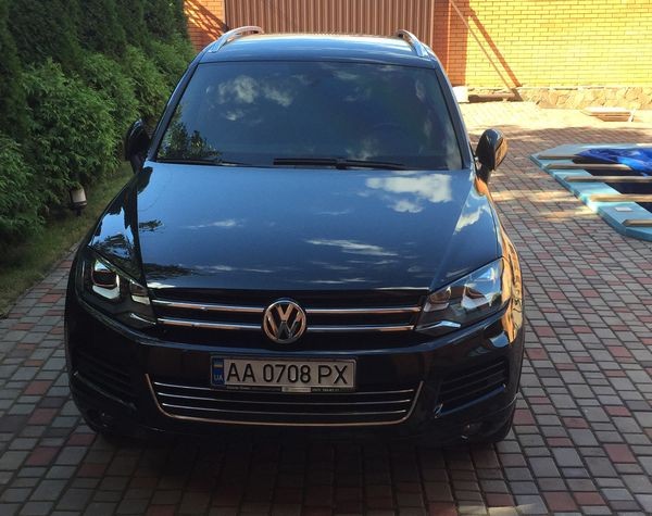 265 Внедорожник Volkswagen Touareg NEW черный lkQ5