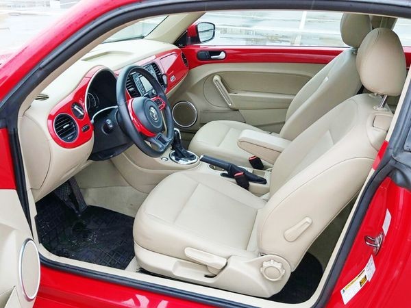 234 Volkswagen New Beetle красный 2KQe