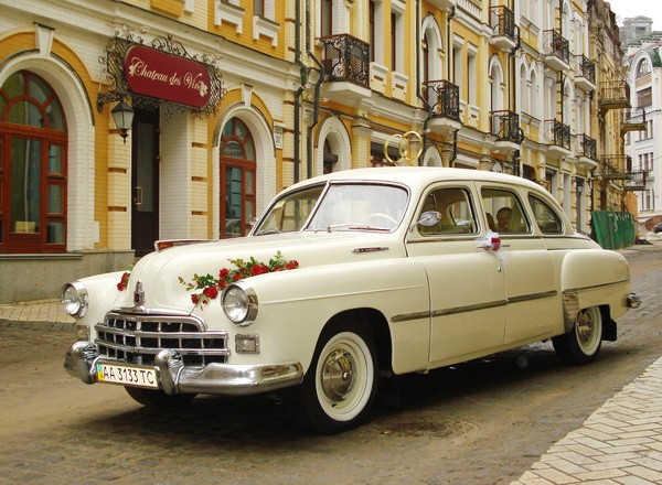 201 Ретро автомобиль ZIM GAZ-12 бежевый на свадьбу съемки lRnx