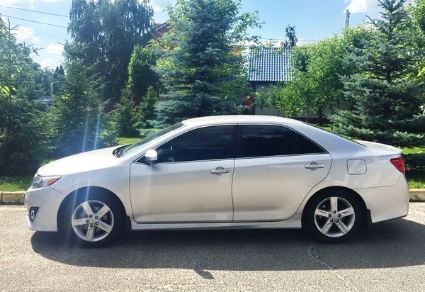 148 Toyota Camry V50 серебристая авто на свадьбу jmNQ
