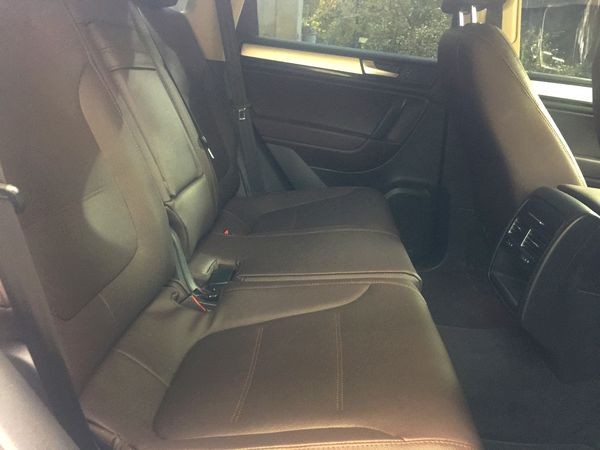 265 Внедорожник Volkswagen Touareg NEW черный lkQ5
