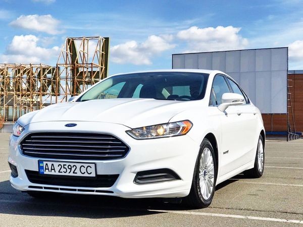 368 Ford Fusion 2015 белый авто на свадьбу j5WY