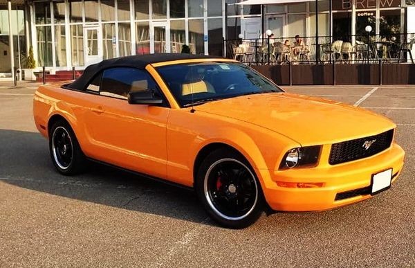159 Кабриолет Ford Mustang GT оранжевый 3PVg