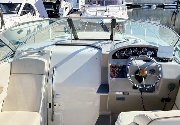 Моторная яхта Regal-2860 j8Xy