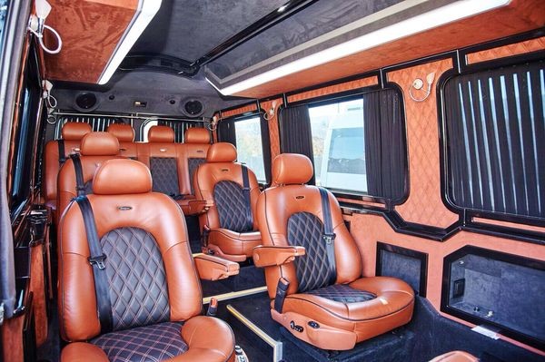 278 Микроавтобус Mercedes-Benz Sprinter черный VIP класса на свадьбу lo1B
