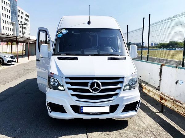 388 Mercedes Sprinter грузо пассажирский lYX7