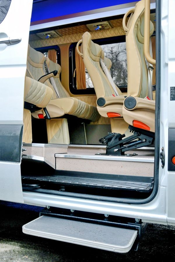 305 Микроавтобус Mercedes Sprinter VIP AMG рестайлинг 2020 2EbV