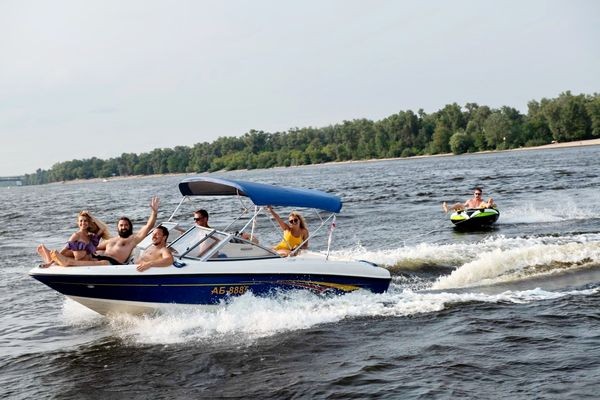 Катер яхта на Днепре Bayliner 175 2b6y