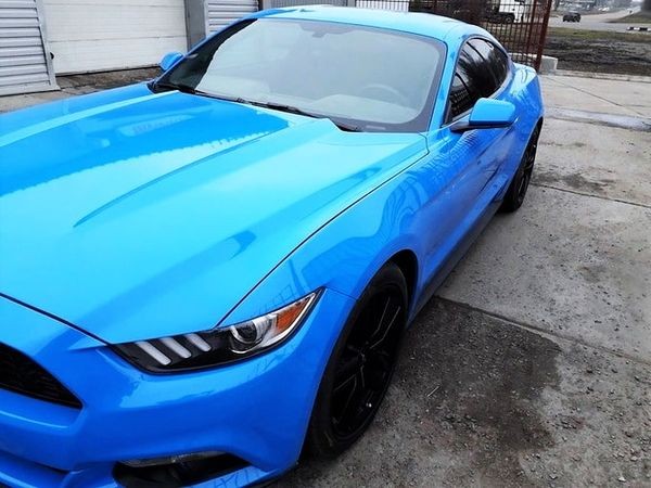 251 Ford Mustang купе голубой без водителя jDzo