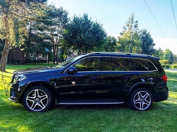 361 Внедорожник Mercedes-Benz GLS 350d AMG 2017 без водителя jm0z