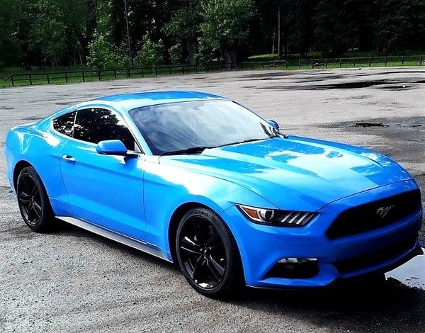 251 Ford Mustang купе голубой без водителя jDzo