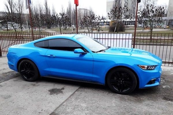 251 Ford Mustang купе голубой без водителя jDzo